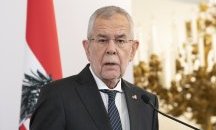 Александър ван дер Белен печели президентските избори в Австрия
