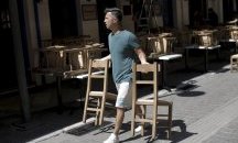 Отварят заведенията в Гърция