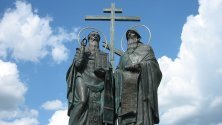 СБЛЪСЪК: Посегна ли Москва на светите братя Кирил и Методий?