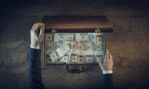 COVID-19 по света: Ваксинираш се и получаваш 1 млн. долара
