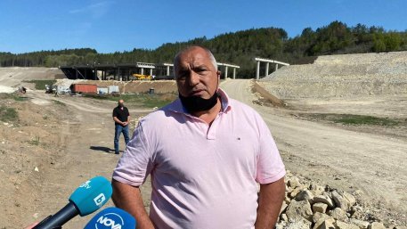 Премиерът инспектира ремонта на виадукта на 20-и км на „Тракия“