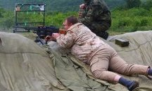 Българският Рамбо: Социалните мрежи с нова порция колажи на Каракачанов