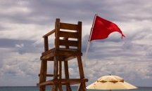 На пост трябват поне по двама водни спасители