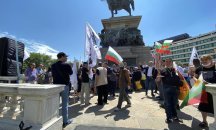 На живо: Отново антиправителствен протест пред парламента