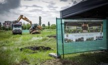 Кметът все строи, проблемът си стои
