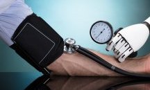 Учени ще обучават роботи да шият рани