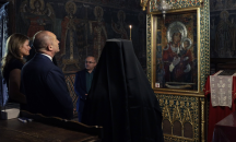 Десислава Радева се появи на рождения ден на президента в Роженския манастир
