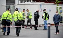 Стотици полицаи са изпратени в германските градове с българи в кланиците с COVID-19