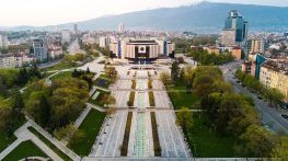 „Хора и улици“: С какво НДК бие Айфеловата кула