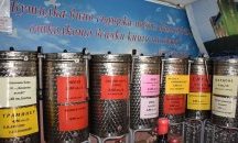 Заповядайте в бутиковия магазин за вино на пазар „Ситняково“