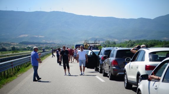 15 километра достигна колоната от чакащи автомобили на ГКПП „Кулата”