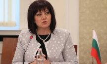 Посрещнаха Караянчева на Царевец с викове "Оставка"