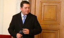 Получавал ли е президентски секретар подарък от бивш митничар?