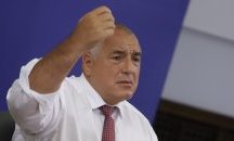 Борисов: Вдигнатите юмруци не са символ на демокрацията