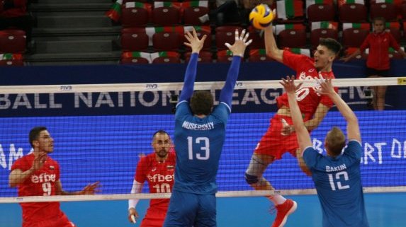 Отварят спортните зали за зрители от 1 октомври