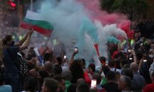 СБЛЪСЪК: Кой провокира сблъсъците пред бившия партиен дом?
