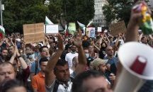 11 ден на протести в "триъгълника на властта"
