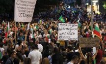 Протестиращи обявиха национална стачка