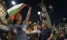 Вдигат Паметник на свободата на „Орлов мост“