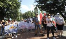 Българи излязоха на протест срещу превръщането на "Св. София" в джамия