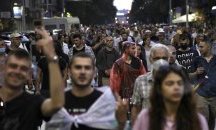 19 ден на протести: Шествие блокира центъра на София