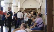 Лидерът на "Възраждане" нахлу пред кабинета на главния прокурор