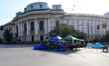 Организаторът на контрапротестите разруши палатковия лагер пред СУ