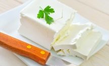 Пред изчезване ли е евтиното сирене?