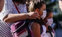 Родители излизат на протест срещу маските в училищата