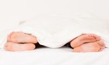 Индиец се самоуби заради липса на секс, арестуваха вдовицата му