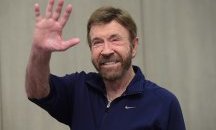 Чък Норис се заканва да разплаче Лукашенко