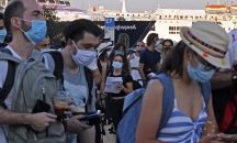 Маските в Гърция стават задължителни на всички обществени места