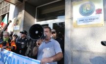 Протестиращи блокираха КПКОНПИ, Цацаров отговори със снимки