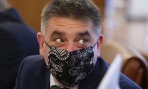 Правосъдният министър за Спондж Боб, Барни Ръбъл и един списък...