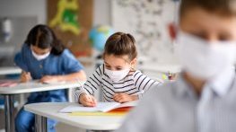 Падат ограничения: Учениците се връщат в клас
