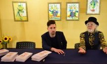 Млад поет изписа платната на Яхнаджиев със стихове