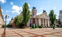 „Хора и улици“: В театъра се разнася истеричен женски писък: „Бомба“