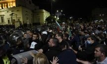 Ден 76: Сблъсъци между протестиращи и полиция пред Народното събрание