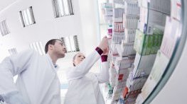 Фармацевти съдят държавата за дискриминация в пандемията