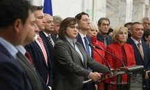 Нинова призова отцепниците от БСП да напуснат и парламента