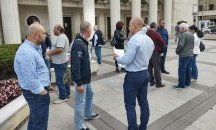 Протестиращи поискаха оставките на кмета и областния управител на Бургас