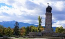 Вандали отново оскверниха паметника на Съветската армия в София