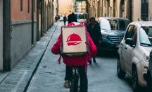 Предлагат 9% ДДС за доставка на храна за вкъщи