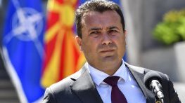 Правителството на Зоран Заев оцеля след вот на доверие