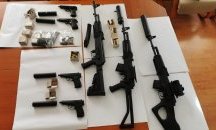 Обвиниха пет лица за незаконно производство и продажба на оръжия