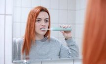 Хвърлете четката за зъби след прекарано заразно заболяване