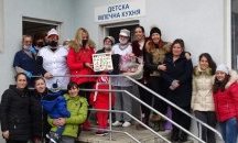 Майките от Царево с мил жест към служителите от Детска млечна кухня
