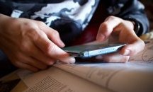 Китай ще забрани употребата на смартфони в училище