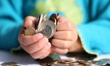 Как 9-годишно дете е принудено да плаща кредита на починалата си майка?