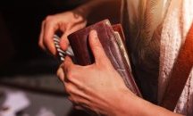 Връщат загубено портмоне след 46 години